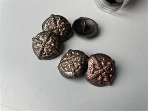 Metalknap - antik kobber og fine detaljer, 21 mm